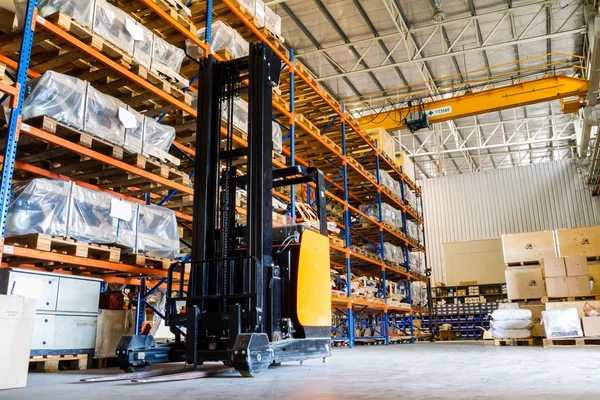 Modern warehouse with forklifts — Stock Photo, Image