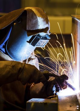 kaynak ve parlak kıvılcımlar