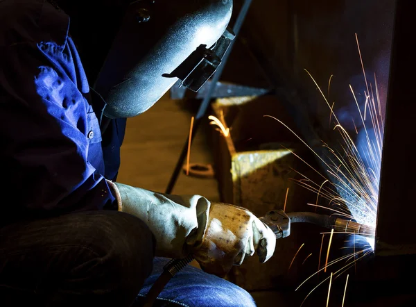 Saldatore di lavoro — Foto Stock