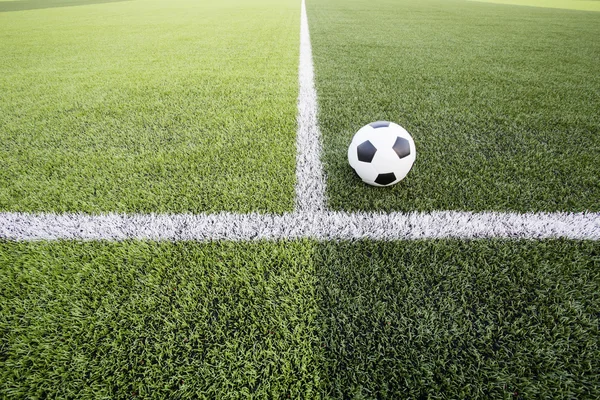 Soccer ball on green field — Stock Photo, Image