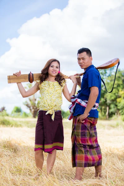 Thailändska kostym och gamla musikinstrument — Stockfoto