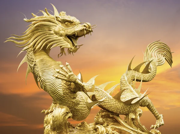 Giant golden Chinese dragon — Stock Photo, Image