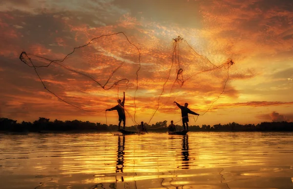 Fisherman of Lake in action when fishing — Stock Photo, Image