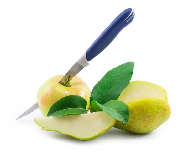 Manzana y pera con un cuchillo —  Fotos de Stock