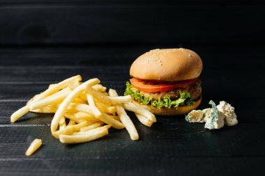 Yemek, hamburger, siyah arka plan, hamburger arka plan. 