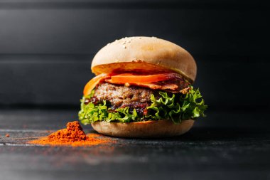 Yemek, hamburger, siyah arka plan, hamburger arka plan. 