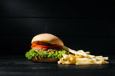 Yemek, hamburger, siyah arka plan, hamburger arka plan. 