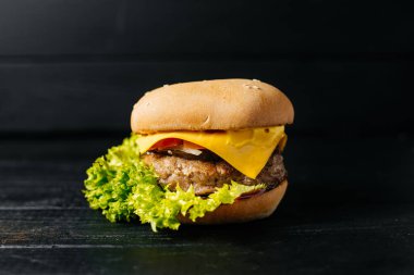 Yemek, hamburger, siyah arka plan, hamburger arka plan. 