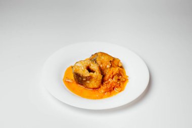 Tabakta tabak, lezzetli yemek.