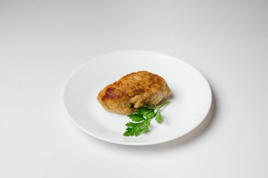 Tabakta tabak, lezzetli yemek.