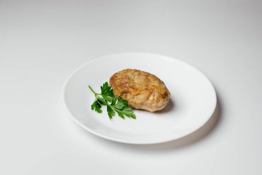 Tabakta tabak, lezzetli yemek.