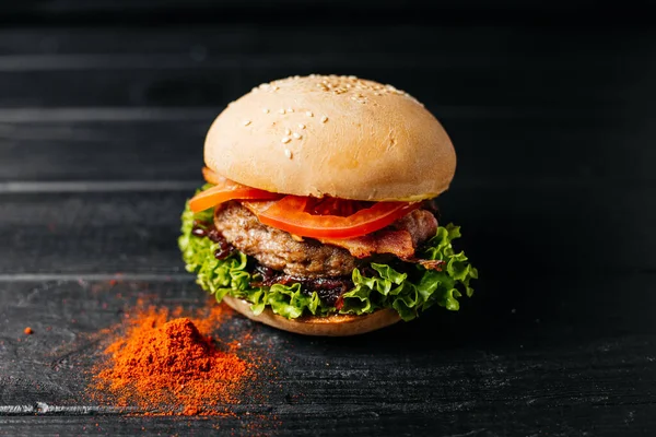 Yemek, hamburger, siyah arka plan, hamburger arka plan. 
