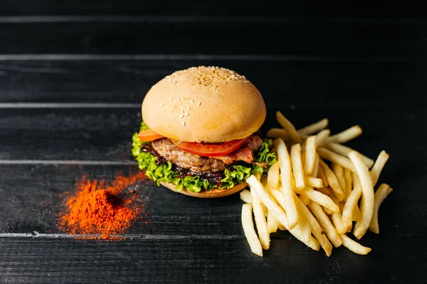 Yemek, hamburger, siyah arka plan, hamburger arka plan. 