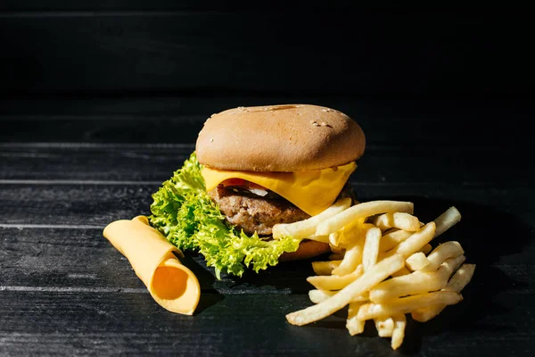 Yemek, hamburger, siyah arka plan, hamburger arka plan. 