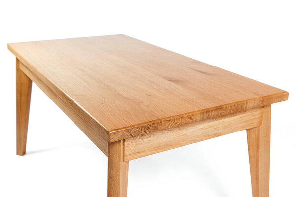 Деревянный стол ручной работы на белом фоне со всеми деталями