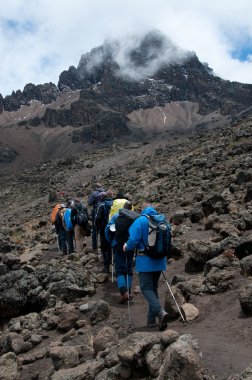 Parkur üzerinde Kilimanjaro Dağı