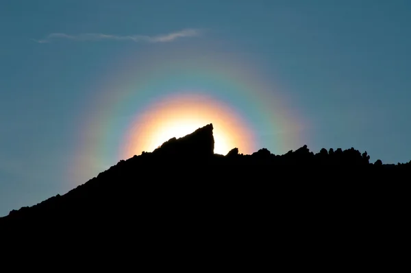 Rainbow coloured Halo on mountain — Stock Photo, Image