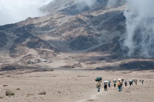 Porters on Kilimanjaro — Stock Photo, Image