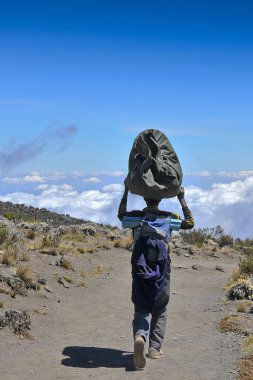 Porter bulutlar kilimanjaro yukarıda