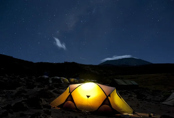 Zelten unter dem Sternenhimmel Kilimandscharo — Stockfoto