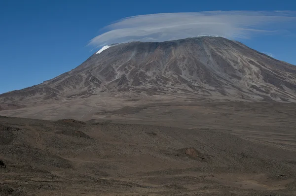 Kijkt uit over het zadel te kilimanjaro — Stockfoto