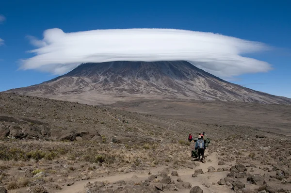 Porters op het zadel kilimanjaro — Stockfoto