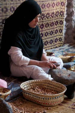 geleneksel argan yağı üretimi