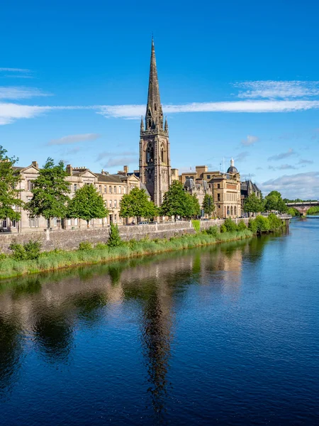 Matthews Church Reflects River Tay Perth Scotland — Stockfoto