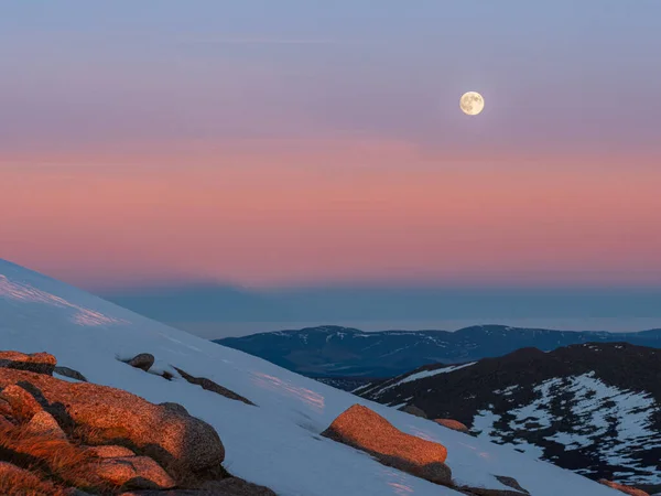 Kairngorms Zachodzie Słońca Kolorowym Pasem Wenus Wschodzącym Księżycem Niebie Sezonie — Zdjęcie stockowe