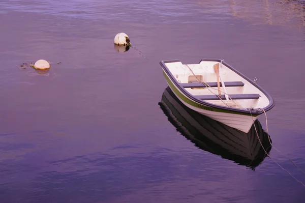 Beyaz tekne — Stok fotoğraf