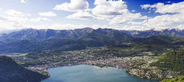 Město Lugano, pohled z sighignola, Itálie — Stock fotografie