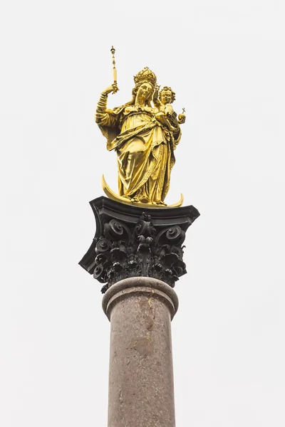 Estatua de la Virgen María, Marienplatz, Múnich — Foto de Stock