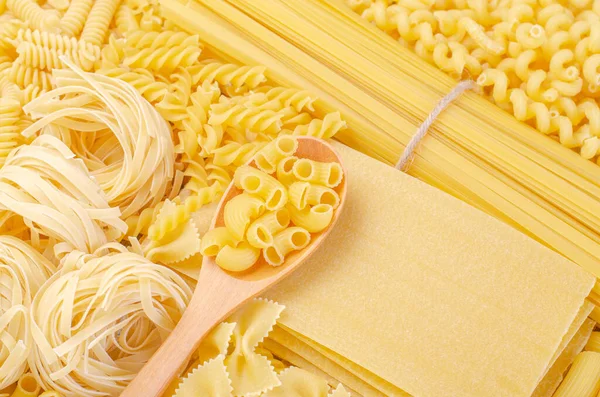 Olasz Nyers Tészta Különböző Tésztafajták Tésztafajták Kinds Farfelle Spagetti Fettucine — Stock Fotó