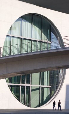 Şansölye ofis ve vatandaşlar