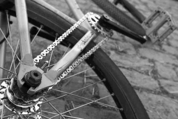Detalhe Bicicleta Com Fundo Estrada — Fotografia de Stock