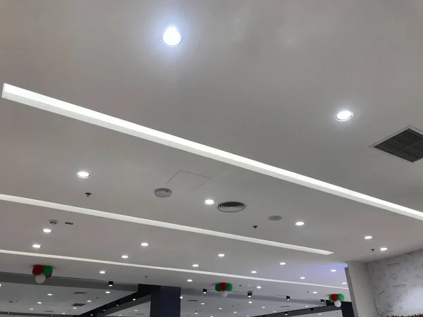 Emulsie Geschilderd Gipsplaten Opgehangen Valse Plafond Interieurs Voor Een Winkelcentrum — Stockfoto