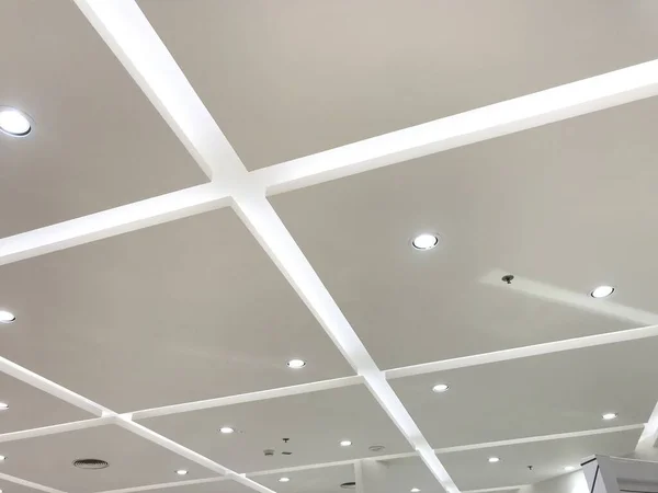 Emulsion Painted Gypsum Board Suspended False Ceiling Interiors Shopping Mall — 图库照片