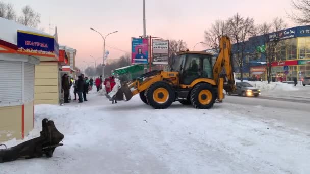 2022 Január Kemerovo Régió Oroszország Nagy Narancssárga Traktor Feltakarítja Havat — Stock videók