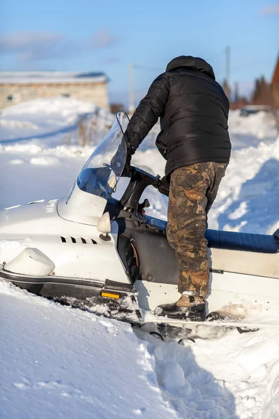 Snowmobile Χειμερινές Συνθήκες Snowmobiling Χειμώνα Στο Βορρά Ακραίο Είδος Χειμερινού — Φωτογραφία Αρχείου