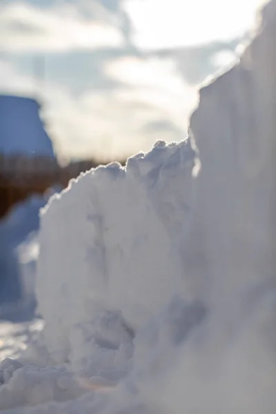 Sneeuw ruimen na een grote sneeuwval in de winter. — Stockfoto