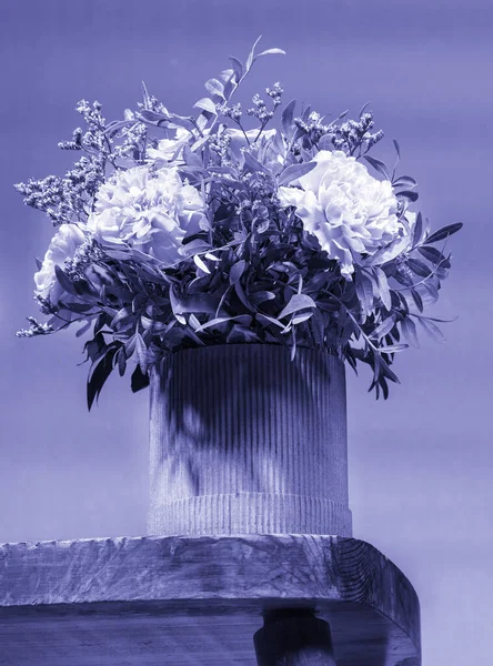 Eco Friendly Composition Flowers Bouquet Diy Cardboard Vase Standing Old — Fotografia de Stock