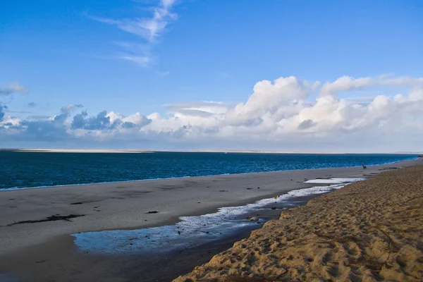 Großer Strand am Meer — Stockfoto