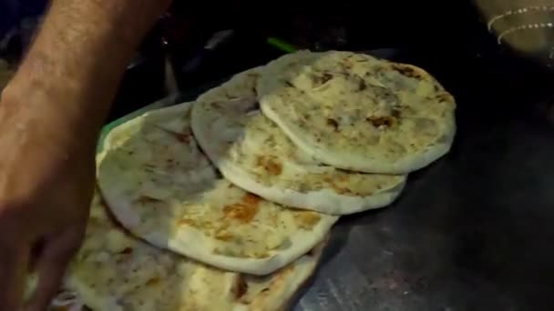 Diffusione Chutney Cavolo Cipolla Insalata Strada Naan Pane Cibo Strada — Video Stock