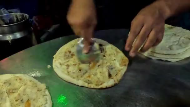 Roadside Food Story Diffusione Masala Patate Naan Pane — Video Stock