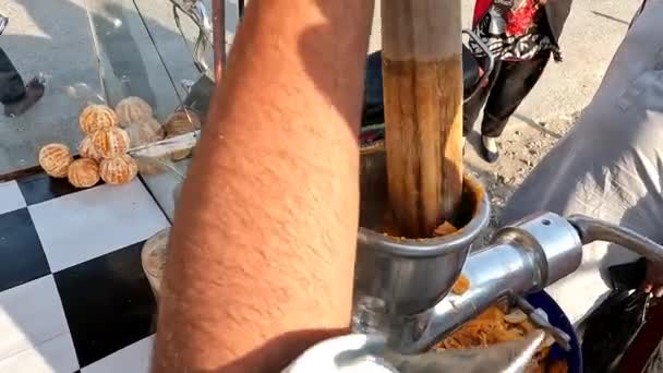 Roadside Stall Close Male Hand Squeezing Fresh Orange Using Juice — Stock Video