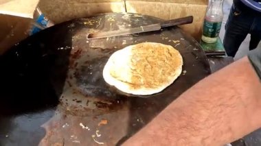 Nan ya da ekmek sokağına Chutney ve lahana salatası serpiştirmek