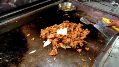 shawarma 4k kısa video klibi için bbq tavuğu ısıtılıyor