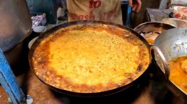 Büyük pan14k kısa video klipte daal fry