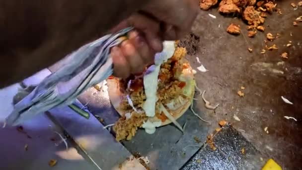 Espalhando Maionese Zinger Shawarma Clipe Vídeo Curto — Vídeo de Stock