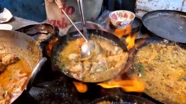 Chicken karahi high fire 4k kısa video klibi
